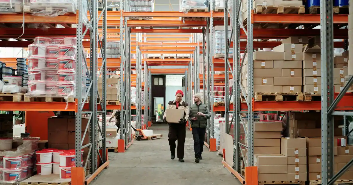 Pekerjaan Logistik: Pengertian, Tugas, Gaji, dan Contoh Profesi